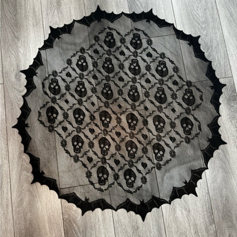 Black Lace Halloween Tablecloth - Picture 1 of 2